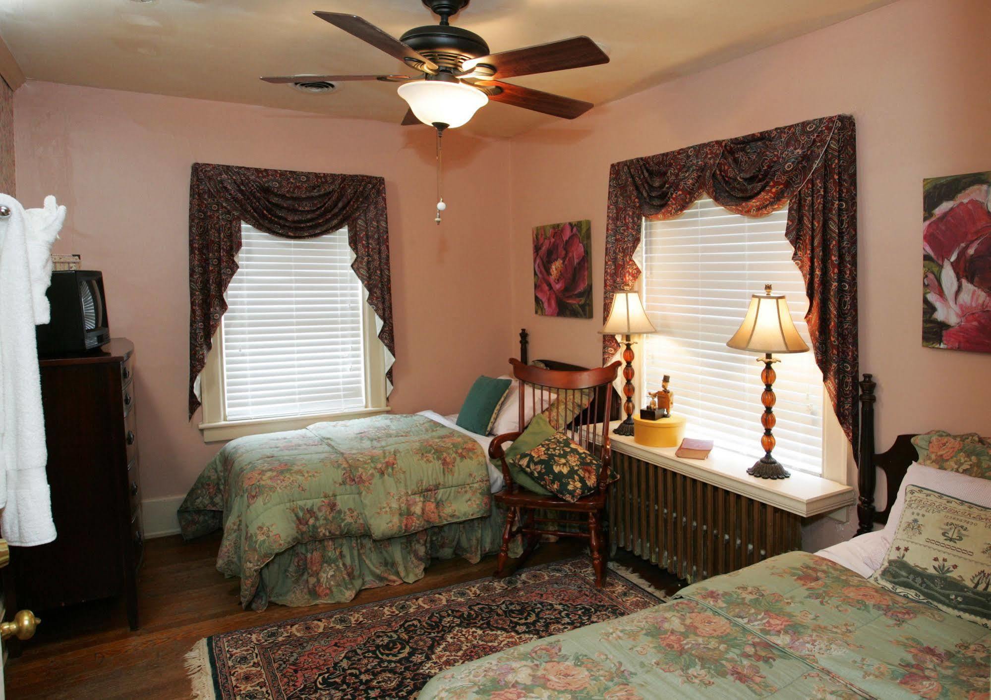 Williamsburg Manor B&B Exterior photo