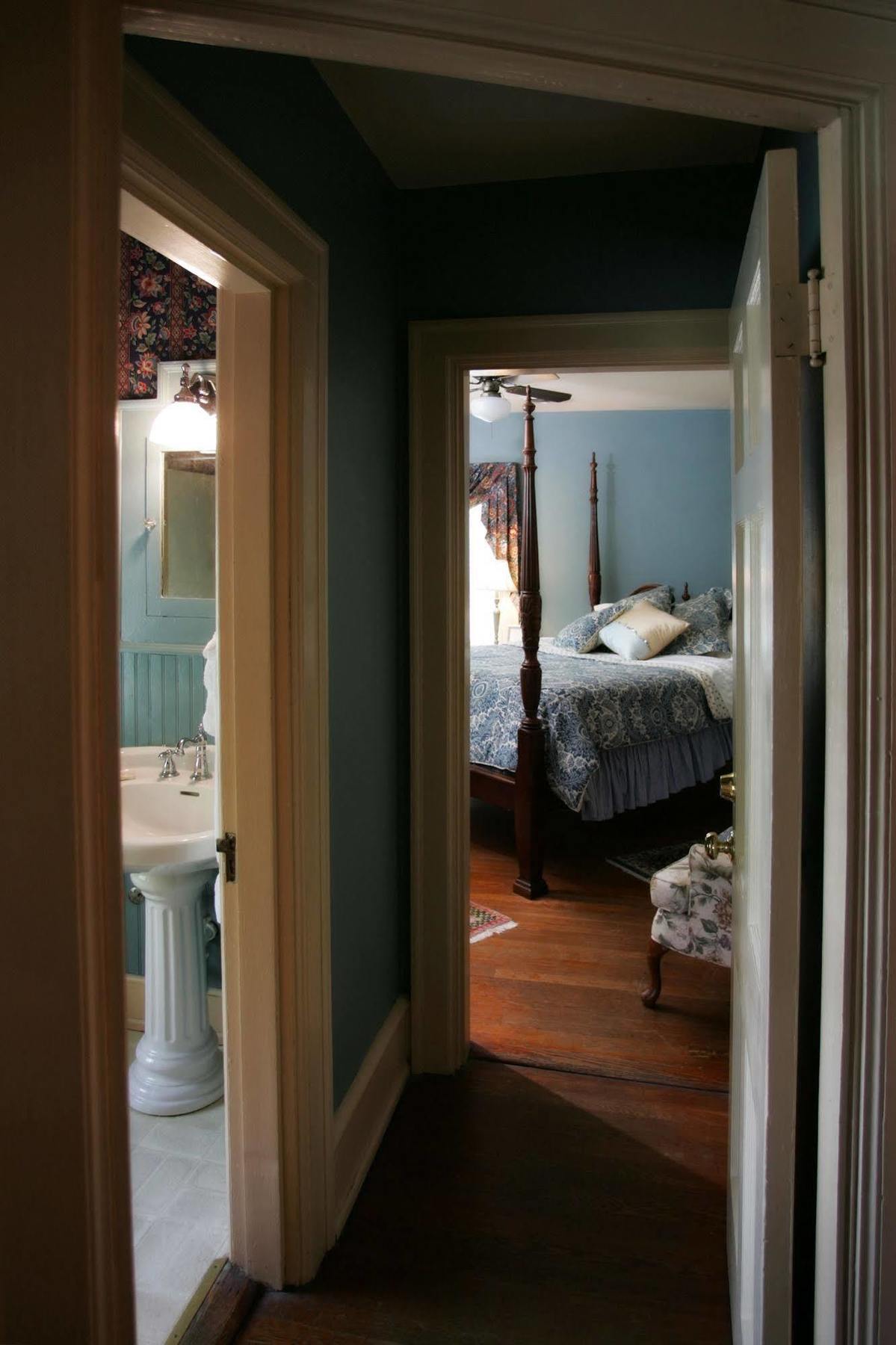 Williamsburg Manor B&B Room photo